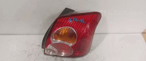 Tyl tylna lampa prawa toyota avensis T25 2