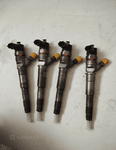 Komplet (4 sztuki) Wtryskiwaczy BOSCH do Opel Movano, Vivaro, Renault Matrer III, Trafic 0445110375 3