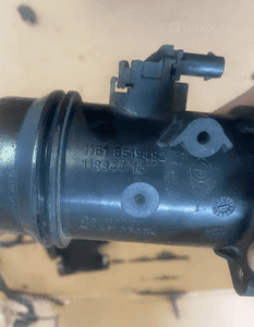 Przepływomierz powietrza rura przepustnicy BMW F10 F11 2.0D 8519492 2