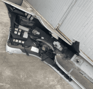 MERCEDES cls 219 zderzak kratka halogen przedni pdc xenon klapka sprysku 4