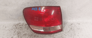 Tyl tylna lampa lewa toyota avensis verso 1