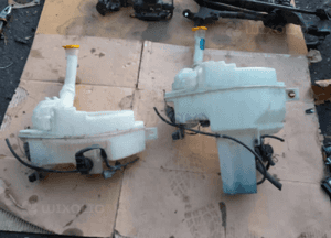 Mazda 3  BK  03-09  5 05-10 Zbiornik płynu spryskiwaczy pompka zbiorniczek 1