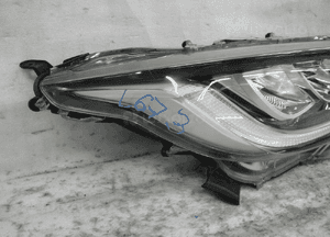 Toyota yaris iv full led lampa przednia prawa 2
