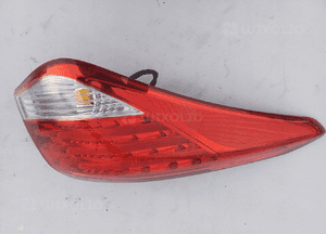 Hyundai i40 sedan lampa lewa tył tylna w blotnik 1