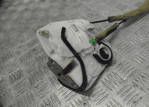 Mazda 3 ii bl 5D zamek drzwi prawy tył 8 pin 3