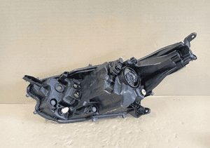 Lampa prawa reflektor prawy toyota yaris 4 iv 2020- 2