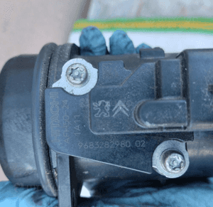 Przepływomierz powietrza peugeot 2008 3008 1.6 e-hdi AFH50-24 968328980 5