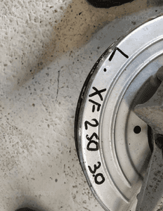 Jaguar xf X250 3.0 zwrotnica półoś tarcza piasta łożysko zacisk tył tylny lewy 13