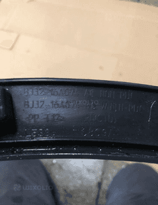 Listwa błotnika nadkole przednie prawe BJ32-16A074 Range Rover Evoqeu 2
