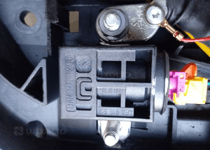 A6 C6 KLEMA PLUSOWA PIROTECHNICZNA 4F0915519 KOMPL 3