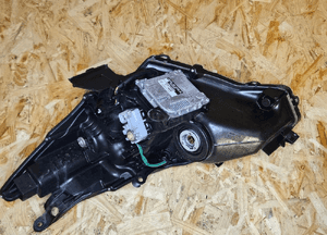 TOYOTA PRIUS PLUS 12-15 lampa przednia prawa ksenon xenon 6