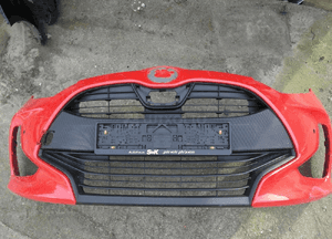 TOYOTA YARIS IV 4 CAŁY ZDERZAK PRZEDNI 1