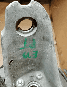 Zwrotnica piasta prawy tył tylna prawa wahacze BMW 5 E39 3.0D 10