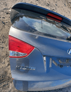 Hyundai IX35 klapa bagażnika tył tylna 10- kompletna 2