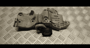 Mercedes W177 łapa alternatora 117105989R 3