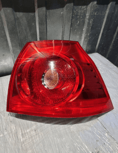 Vw golf v lampa tylna prawa ori idealna 1K6945096N 1