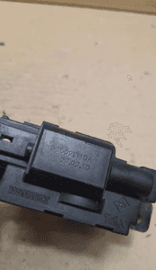 Zamek bagażnika tył qashqai J10 90502EY10A 4