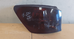 Lexus IS220 IS250  lampa tył tylna lewa w błotnik ciemna 1