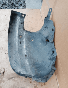 Nadkole prawy przód przednie prawe Renault Clio III 8200334165 638458031R 2