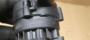 Dodatkowa pompka obiegu wody Jaguar XF X250 2.7 4R83-18D474-AB 8