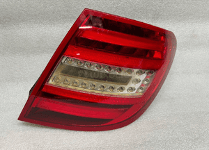 Lampa prawy tyl led mercedes W204 lift A2048204764 1
