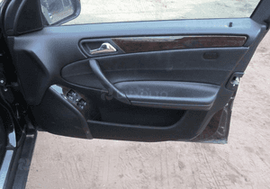 MERCEDES C 203  lift boczek drzwi prawy przód czarna
