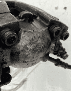 ZACISK LEWY PRZÓD AUDI A7 32348421A 10