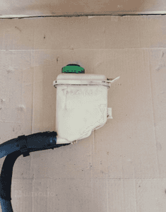 Zbiorniczek płynu wspomagania przewody VW Touareg 7L0422371C 2