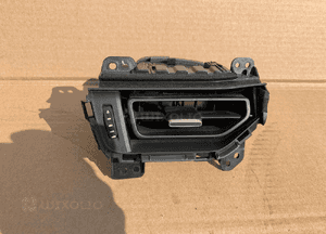 Kratka nawiewu powietrza lewa Toyota RAV4 V 19- 455641-2070 55650-42070 1