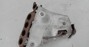 TOYOTA CH-R 1.8 Hybryda 2016-2023 katalizator 2