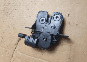Renault Megane III Zamek Klapy Bagażnika 846300003R 4