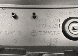 Toyota yaris XP210 grill atrapa chłodnicy czarny mat oryginał 9