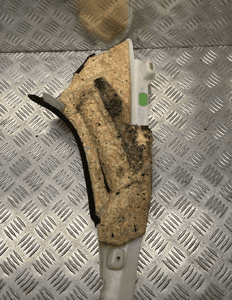 Mercedes W221 poszycie osłona słupka prawy tył alcantara A2216903825 3