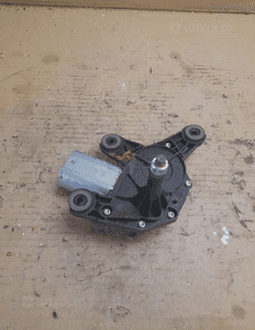 Opel Astra IV J HB 5D Silniczek wycieraczki tył tylnej klapy bagażnika 4