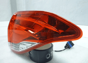 Citroen C4 2 ii sedan lampa prawy tył prawa 5 pin 4
