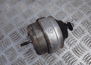 A4 A6 passat B5 - lapa silnika 8D0199379D radom 1