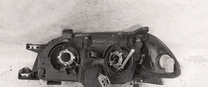 Przod przednia lampa prawa toyota  avensis T22 4