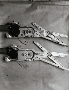 Podnośnik szyby lewy prawy przód Renault Kangoo I 8200188553 2