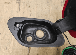 Klapka 5G0809857A 5G0809999A Wlewu Paliwa Wlew Czerwona LY3D VW Golf VII 7 Diesel 17