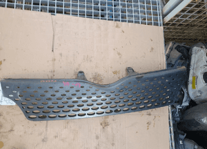 Atrapa grill - toyota yaris verso i 99-05 1