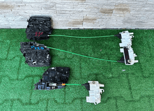 Zamek dociąg drzwi soft close bmw 6 G32 1