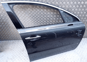 Drzwi prawy przod peugeot 508 uszkodzone 1