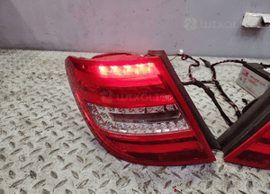 Mercedes c klasa lift W204 kombi lampa lewa tyl tylnia europa 2048204664 3