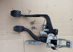 Audi A6 C5 pedal sprzegla hamulca 1
