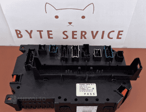 Mercedes-Benz W221 W216 Skrzynka / Moduł BEZPIECZNIKÓW SAM A2215403150 3