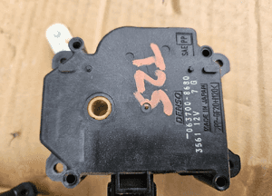 Toyota Avensis T25 silniczek sterownik nagrzewnicy  63700-8680 7