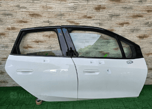 Drzwi bmw 2 U06 kolor A300 1