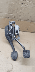 Pedały pedał hamulca sprzęgła BMW I E87 6751665 678711 1
