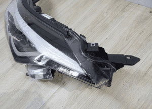 lampa prawa TOYOTA C-HR chr FULL LED 81110-f4280 3