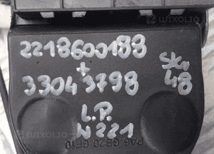 Pas regulacja pasa lewy przód mercedes S221 33043798 2218600188 3